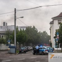 Brand mit sehr starker Rauchentwicklung in leerstehender Fabrikhalle - Feuerwehr-Großeinsatz (3. Alarm)