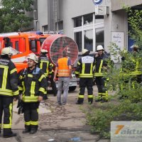 Brand mit sehr starker Rauchentwicklung in leerstehender Fabrikhalle - Feuerwehr-Großeinsatz (3. Alarm)